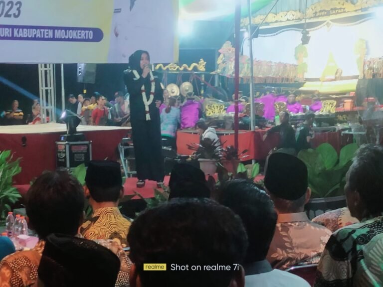 Bupati Mojokerto Resmikan Balai Desa Tangunan Senilai 1,1 M, Ribuan Warga Dihibur Wayang Kulit