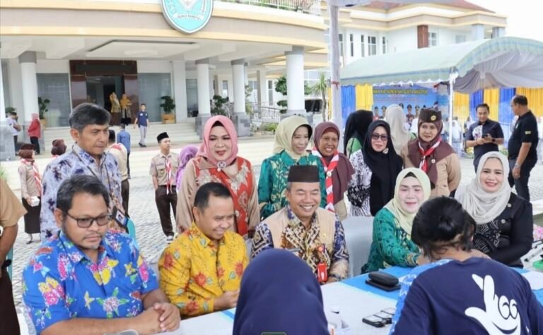 PJ.Bupati Tapin dan Ketua DPRD Tapin Meriahkan Acara Harganas ke-31 Tahun 2024