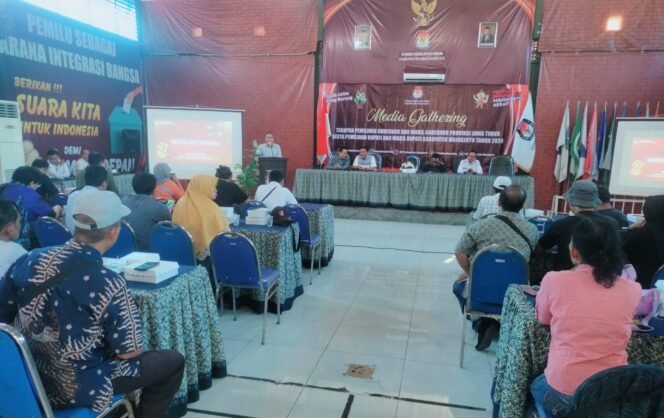 
					KPU Kabupaten Mojokerto Ajak Media Terus Bersinergi & Kasus Rendy Selesai
