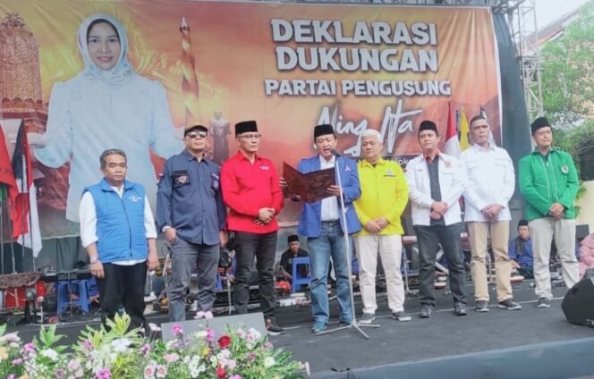
					Cawali Pentahana Ning Ita Diusung 8 Parpol Parlemen & Didukung 8 Partai Non Parlemen
