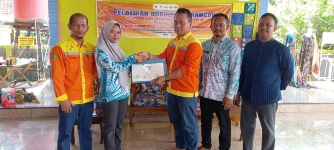 
					Pelatihan Bordir Sasirangan Kelompok Sasirangan Desa Budi Mulya 