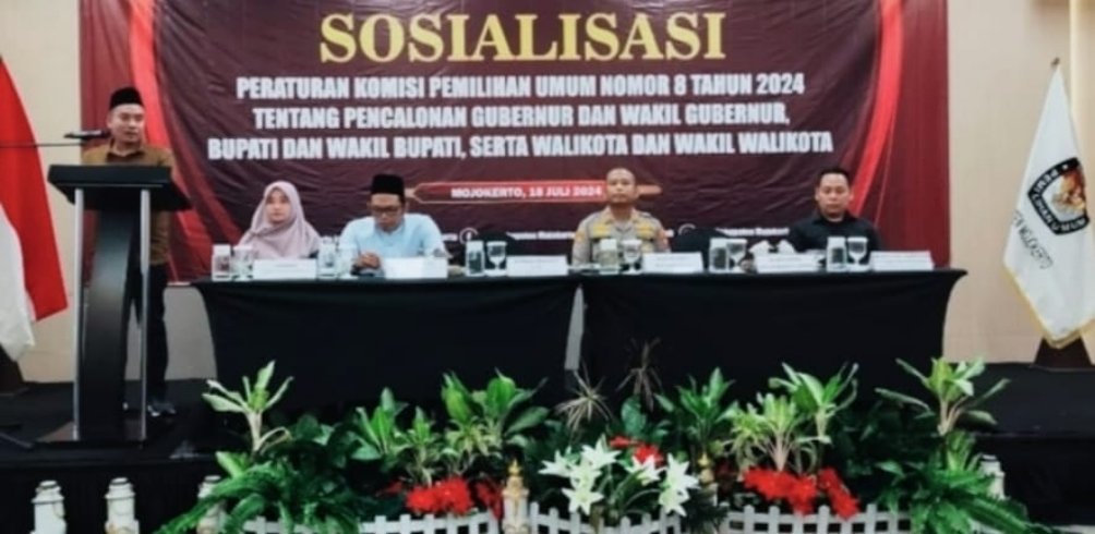 KPU Kabupaten Mojokerto Sosialisasikan Aturan Pencalonan Kepala Daerah di Aston Hotel