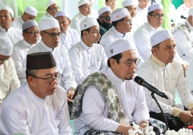 
					PJ.Bupati Tapin Dan Ketua DRPD Tapin H.m.Yamani Hadiri Haul Datu Sanggul ke-259 