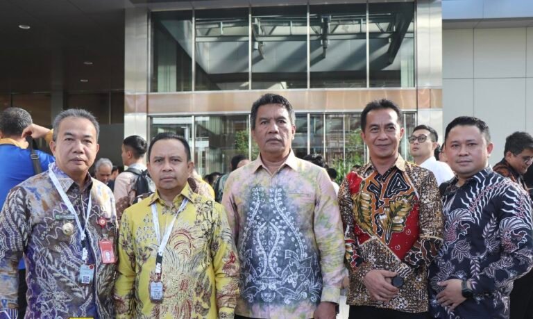 PJ.Bupati Tapin beserta Ketua DPRD Tapin Hadiri Penyampaian (LHP LKPP) TA.2023 Di Jakarta