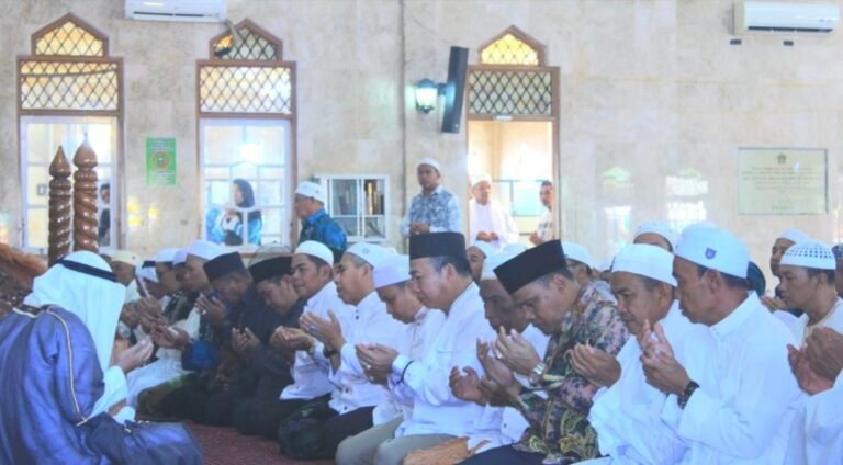 Pj.Bupati Tapin Sambut Kedatangan Haji Ditandai Doa Bersama Dan Karangan Bunga