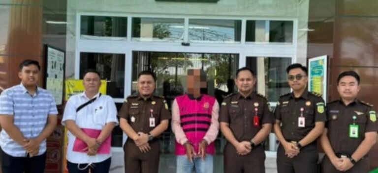 Pidsus Kejari Tapin Terima Berkas Perkara Tahap Kedua Hasil Penyidikan Tipikor Kepala Desa Batalas