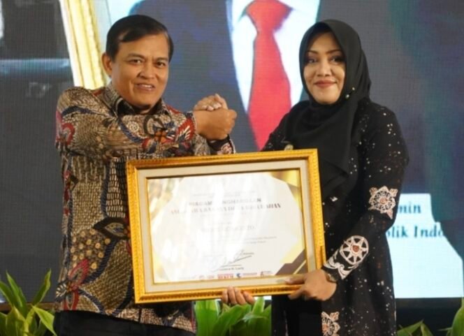 
					Bupati & Kades Ketapanrame Raih Penghargaan DKSH Kemenkumham RI