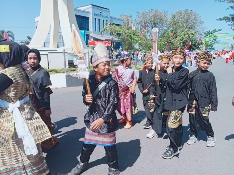 Semarak Karnaval, Pelajar Tapin Tumpah Ruah Rayakan Kreativitas