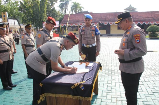 
					Sertijab Polres Tapin, Kasat Reskrim Terbaik Dalam Mengungkap Tidak Pidana