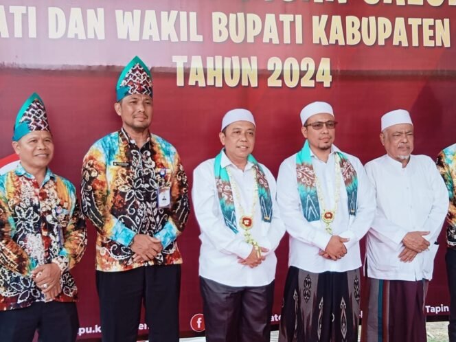 
					Dokter Milhan dan Habib Farid Asegaf Daftar Mencalon Pemimpin Kepala Daerah Tapin 2024 di KPU