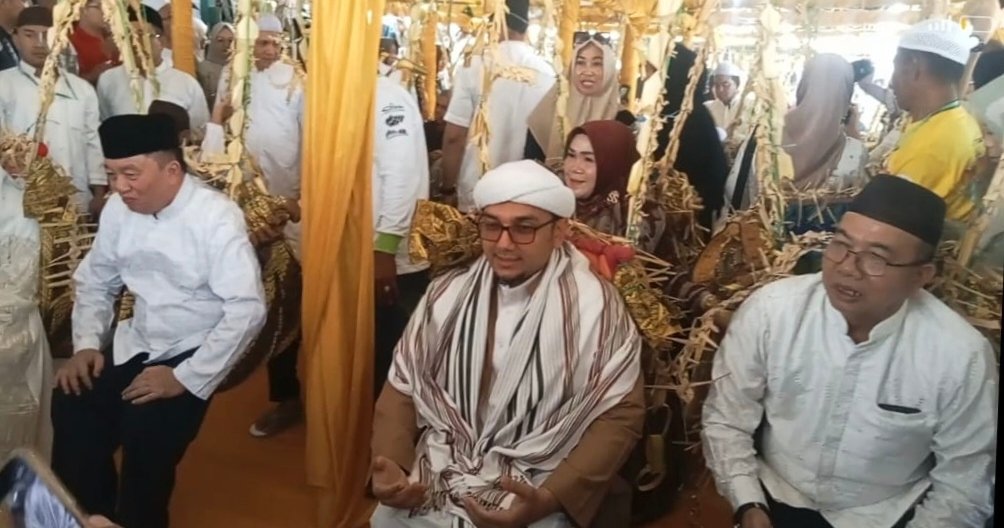 Wakil Gubernur Kalsel dan PJ.Bupati Tapin Beayun Maulid Di Masjid Keramat