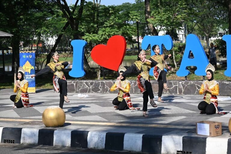 Sekda Tapin Buka Pergelaran Seni Budaya Lokal Dan Tantang KNPI