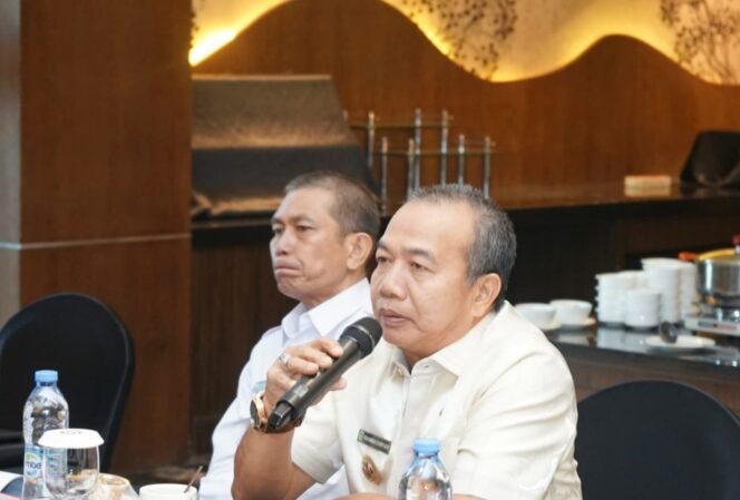 
					Pj.Bupati Tapin Hadiri Rapat Umum Pemegang Saham Luar Biasa ( RUPS LB )