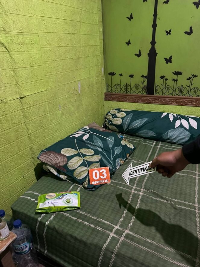 
					Pasutri Terjebak Hutang  Buat Warung Kopi di Tapin Nekat Jual Diri
