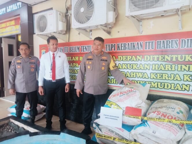 
					Press Release Reskrim Polres Tapin Ungkap Sindikat Ilegal Penjualan Pupuk Di Atas HET