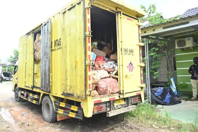 
					Polda Kalsel Ungkap Tindak Pidana Pembuangan Limbah Medis Ilegal