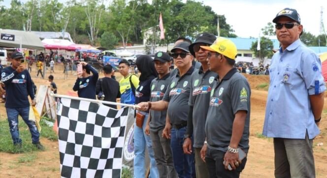 
					Pj. Bupati Tapin Buka Aufar Grasstrack Motocross Open 2024 di Binuang