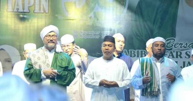 
					Warga Tapin Hadiri Kumandang Tapin Bershalawat