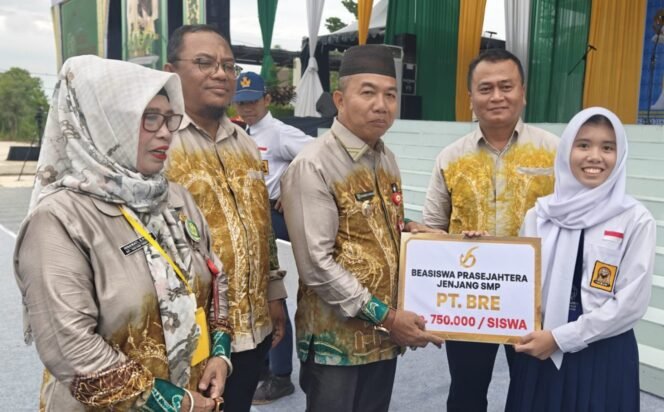 
					PT.BRE Serahkan Bantuan Beasiswa Pendidikan 