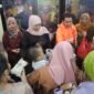 Tinjau Lokasi Banjir Desa Tempuran, Gus Barra dan Khofifah Salurkan Bantuan untuk Warga
