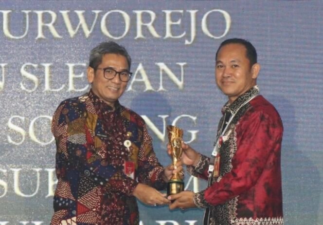 
					Kabupaten Tapin dinobatkan Kabupaten Sangat Inovatif Di Surabaya
