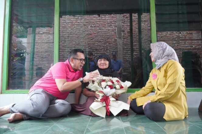 
					Spesial Hari Ibu, Pemkot Mojokerto Berikan Kejutan Manis untuk Ibu-Ibu Lansia
