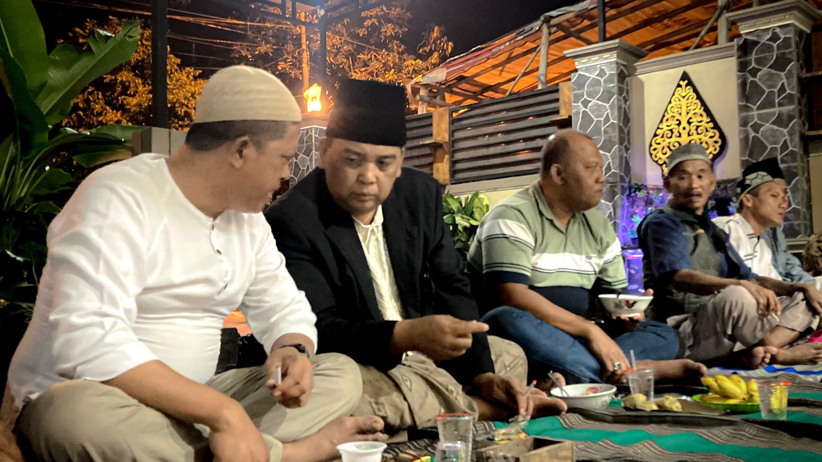 Syukuri Kelulusan S2, Hadi Purwanto Gelar Sholawatan dan Doa Bersama Di Rumah