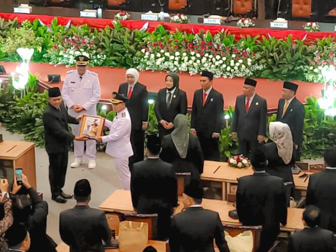 
					Gubernur Jatim Hadiri Rapat Paripurna DPRD Kabupaten Mojokerto: Sertijab dan Penyampaian Visi-Misi Bupati