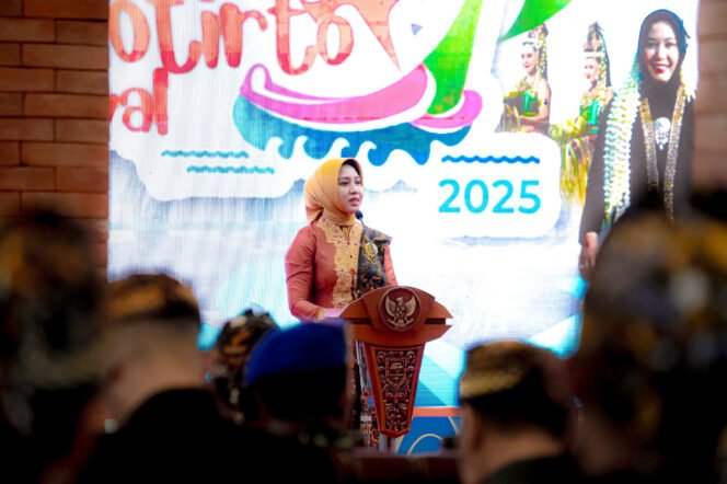 
					Mojotirto Festival: Larung Tirta Amerta, Tradisi Sakral yang Menyatukan Budaya dan Spiritualitas