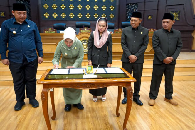 
					Wali Kota Mojokerto Hadiri Rapat Paripurna, LKPJ 2024 Disetujui dengan Sejumlah Rekomendasi