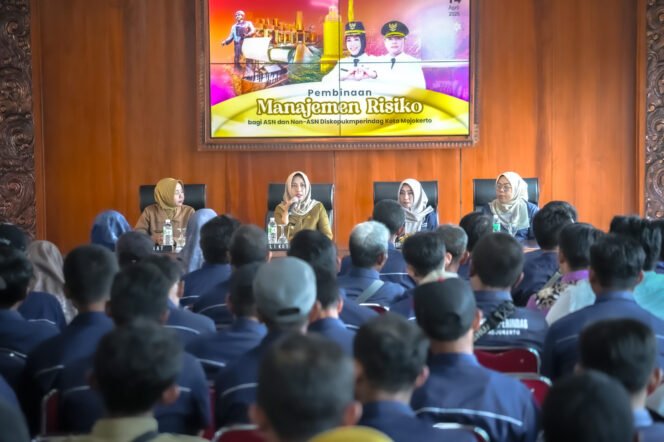 
					Wali Kota Mojokerto Tegaskan Peran Aktif Seluruh Pegawai dalam Menyukseskan Program Pemerintah
