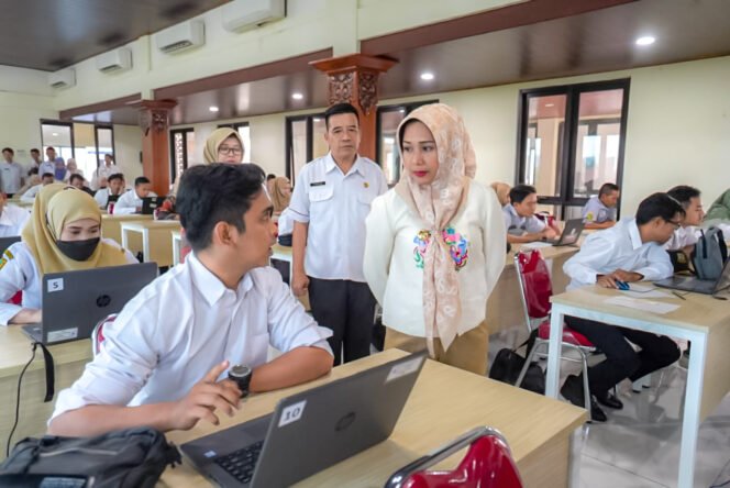 
					Pemkot Mojokerto Gelar Try Out CAT untuk Ratusan Tenaga Non-ASN, Ning Ita: Bekal Hadapi Seleksi PPPK 2025
