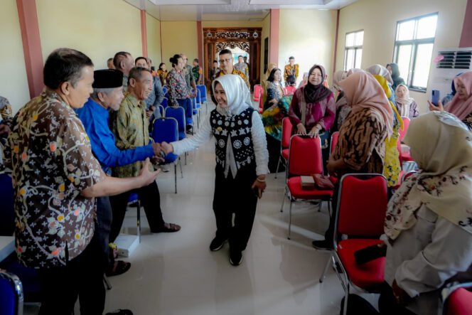 
					Ning Ita Apresiasi Kerukunan Warga Sentanan, Tegaskan Pentingnya Harmoni Sosial dan Pemberdayaan Masyarakat