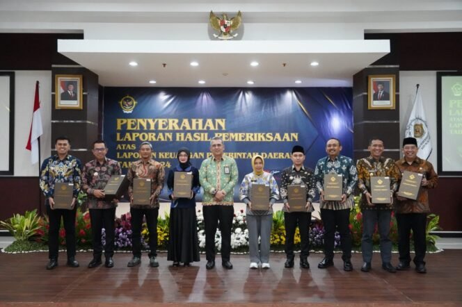 
					Pemkab Mojokerto Raih Opini WTP Kesebelas Kali Berturut-turut, Bupati Al Barra Tegaskan Komitmen Tata Kelola Keuangan yang Akuntabel