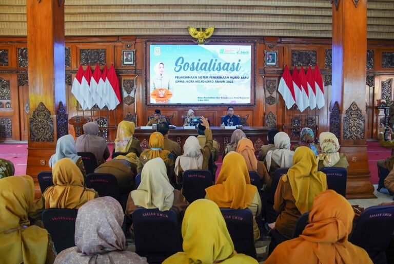 SPMB Kota Mojokerto Siap Dilaksanakan, Wali Kota Dorong Sekolah Aktif Sosialisasi ke Masyarakat