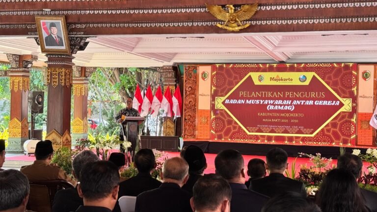 Dukung Kerukunan Umat Beragama, Bupati Mojokerto Hadiri Pelantikan Pengurus Bamag 2025–2030