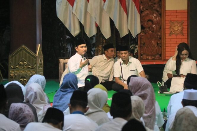 
					Kenduri 732 Tumpeng Warnai Malam Tasyakuran Hari Jadi Kabupaten Mojokerto ke-732