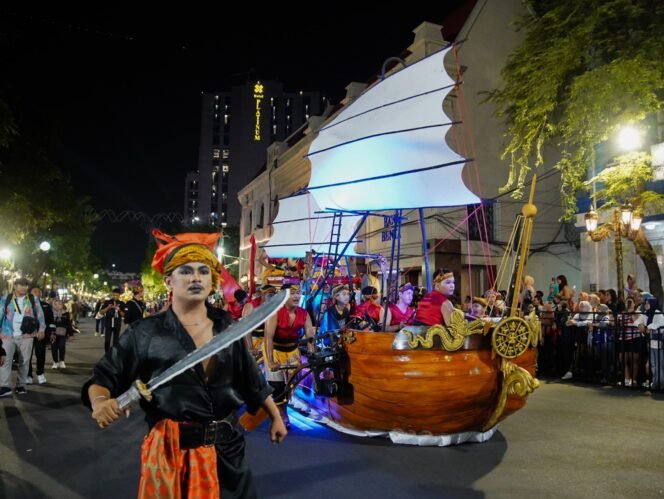 
					Kota Mojokerto Angkat Kejayaan Maritim Majapahit Lewat Sendratasik Mpu Nala di Night Culture Parade APEKSI 2025