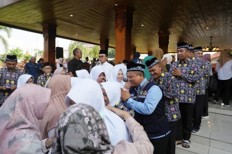 Jemaah Haji Kota Mojokerto Berangkat dalam Dua Kloter, Wali Kota Ajak Tetap Legowo dan Khusyuk Beribadah
