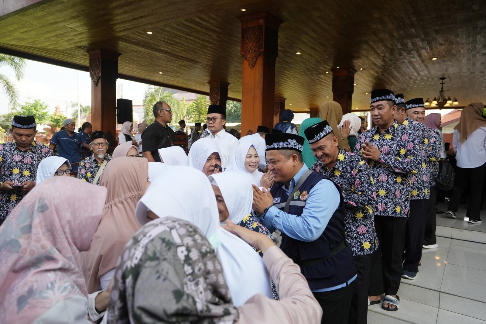 Jemaah Haji Kota Mojokerto Berangkat dalam Dua Kloter, Wali Kota Ajak Tetap Legowo dan Khusyuk Beribadah