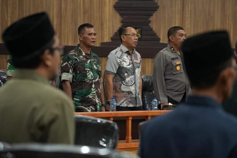 Wali Kota Mojokerto Tanggapi Pemandangan Umum Fraksi DPRD atas Raperda Pertanggungjawaban APBD 2024