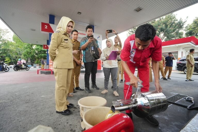 Pastikan Alat Ukur Akurat, Wali Kota Mojokerto Tinjau Langsung SPBU dan Toko Emas