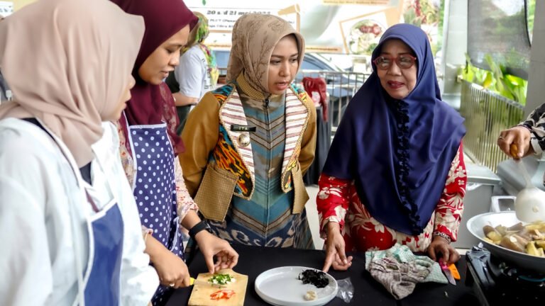 Dorong UMKM Kuliner Naik Kelas, Wali Kota Mojokerto Tinjau Pelatihan Makanan Vegetarian