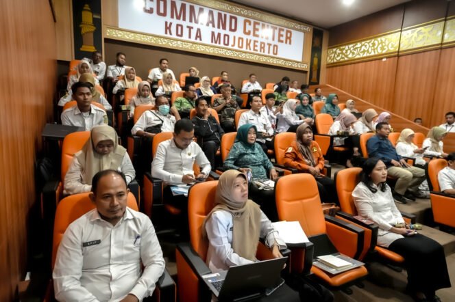 
					Mojokerto Mantap Menuju STBM Paripurna, Ning Ita Paparkan Capaian Strategis ke Tim Verifikator Nasional