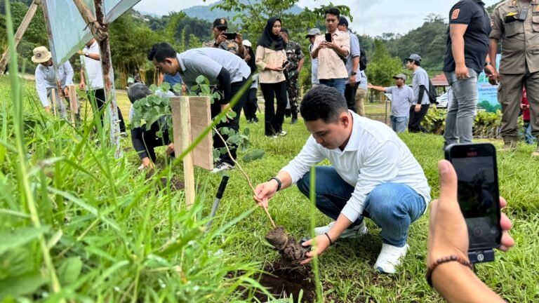 Bupati Mojokerto Apresiasi CSR PT SAI: Tanam 2.000 Pohon Demi Kelestarian Lingkungan Trawas