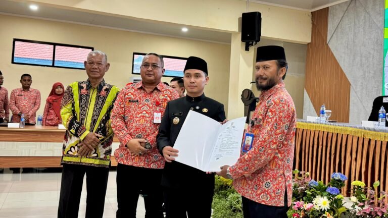Gus Bupati Tegaskan Mutasi Kepala Sekolah di Mojokerto Bebas Intervensi, 39 SK Resmi Diserahkan