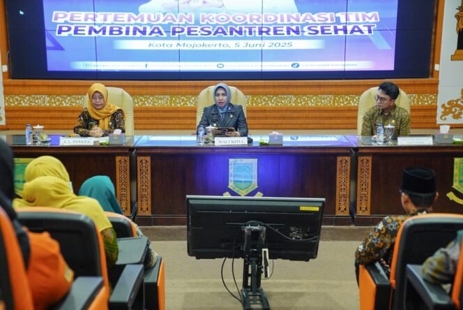 
					Pemkot Mojokerto Gelar Koordinasi Tim Pembina Pesantren Sehat 2025: Wujudkan Lingkungan Santri yang Bersih dan Bermutu
