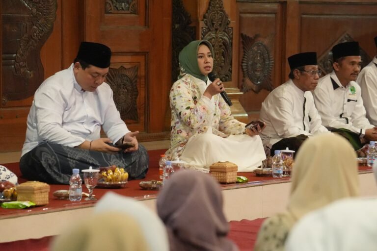 Hari Arafah, Ning Ita Sambung Doa Bersama Jamaah Haji Kota Mojokerto