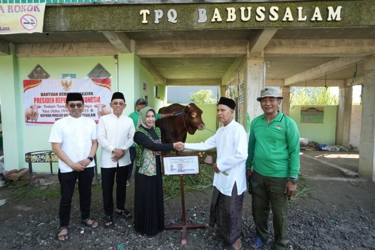 Salurkan 18 Hewan Kurban, Ning Ita: Ini Bentuk Kepedulian Nyata KORPRI Kota Mojokerto