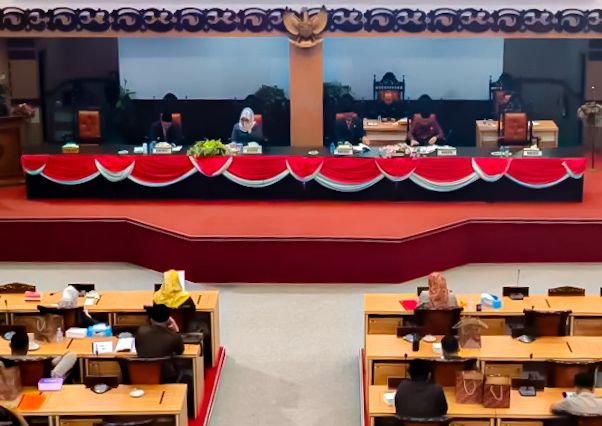DPRD Mojokerto Gelar Paripurna, Bupati Sampaikan Jawaban atas Pandangan Fraksi Terkait APBD 2024 dan RPJMD 2025–2029